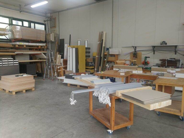 Produzione arredamenti per Ottica Gioielleria
